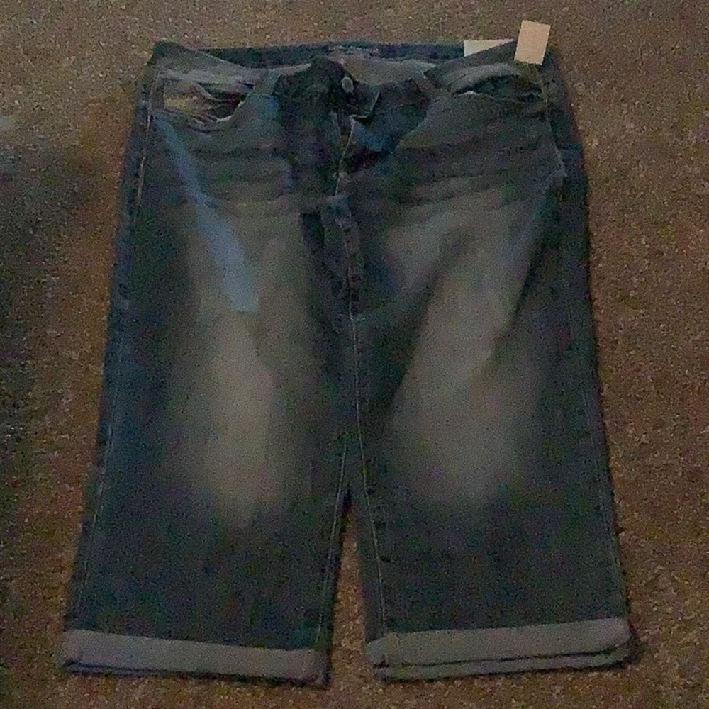 Maurice’s crop capris